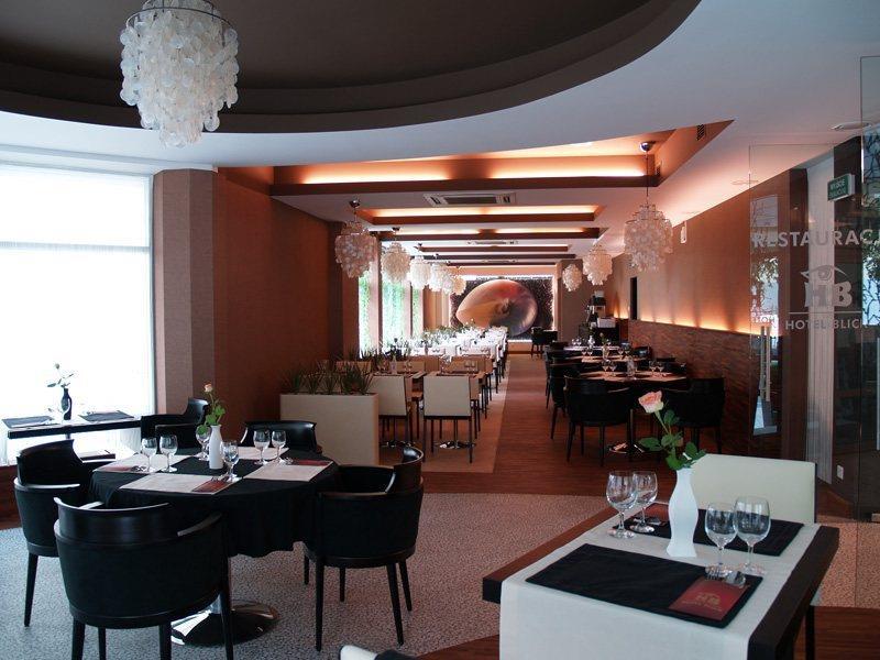 Hotel Blick กดิเนีย ภายนอก รูปภาพ