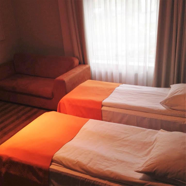 Hotel Blick กดิเนีย ภายนอก รูปภาพ