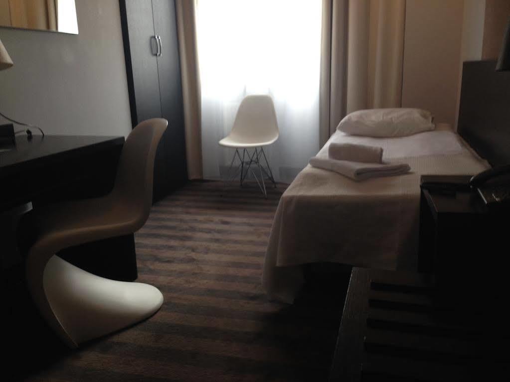 Hotel Blick กดิเนีย ภายนอก รูปภาพ